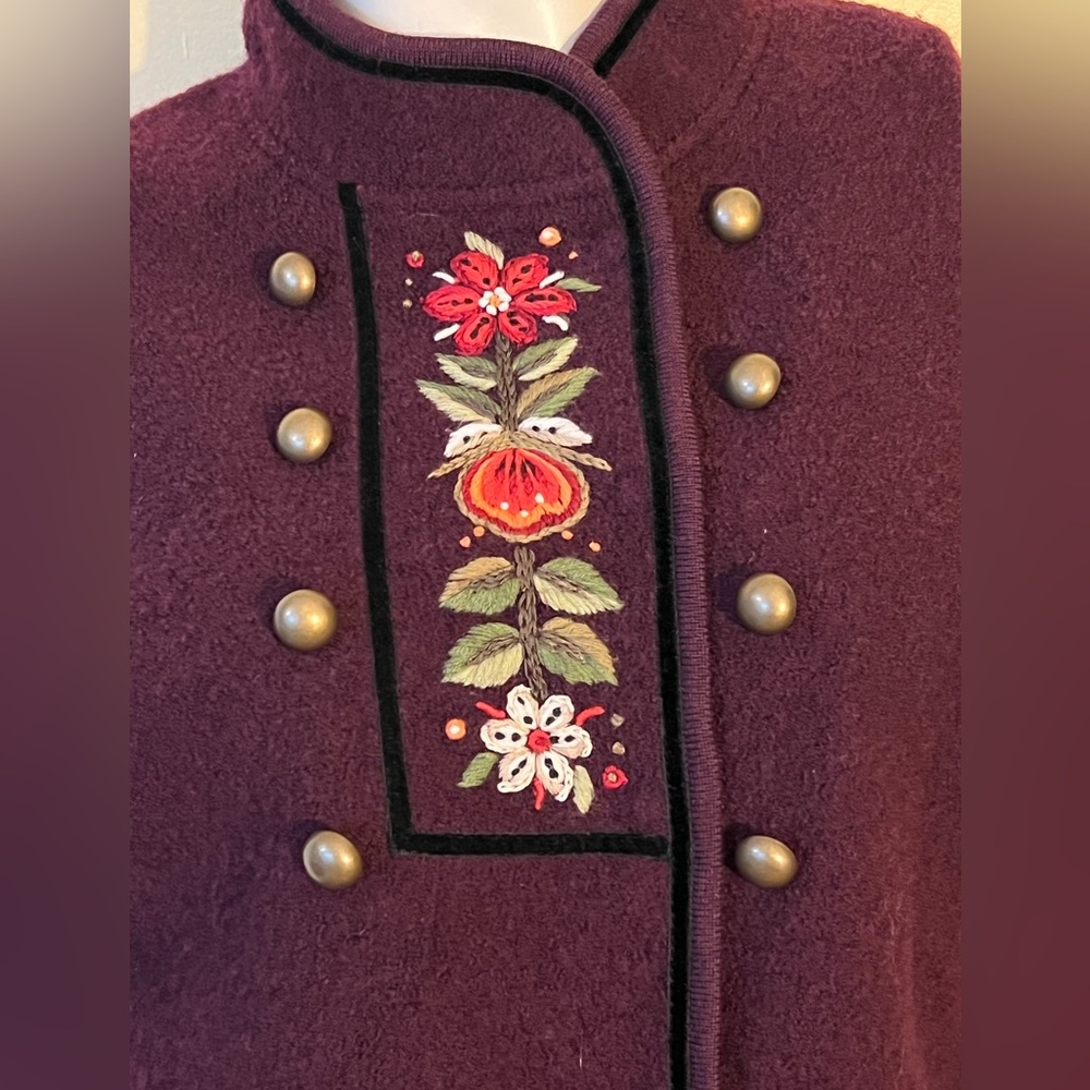 Icelandic Design Fully Lined Wool Jacket/Sweater Floral Embroidered Full Snaps. - Picture 7 of 10